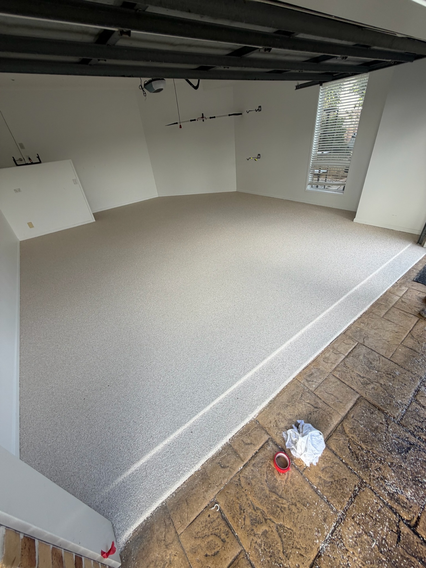 Neutral flake garage