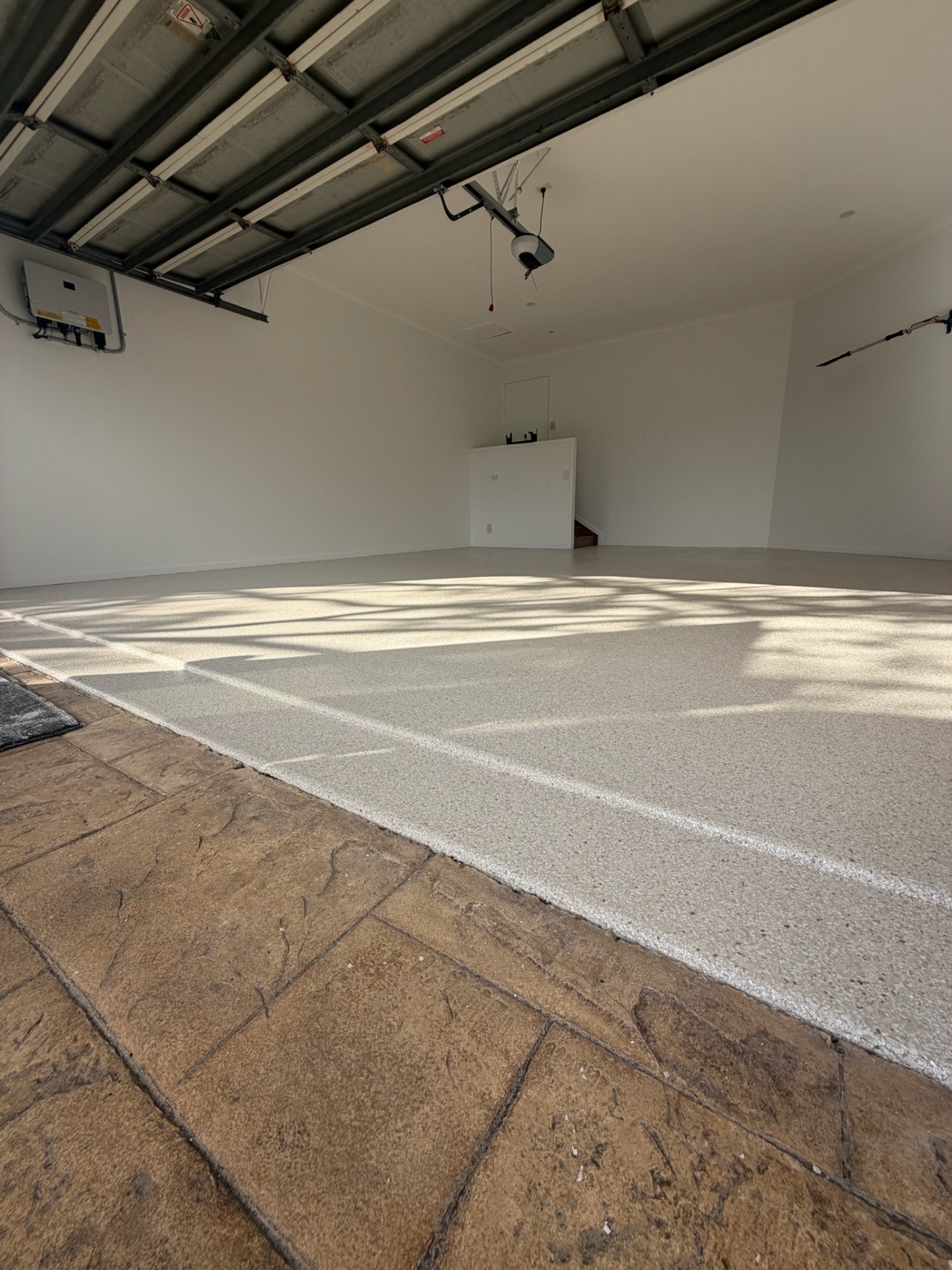 Flake garage · shadow play